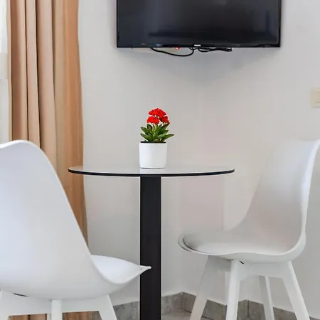 Peaceful With Views By Pikhost