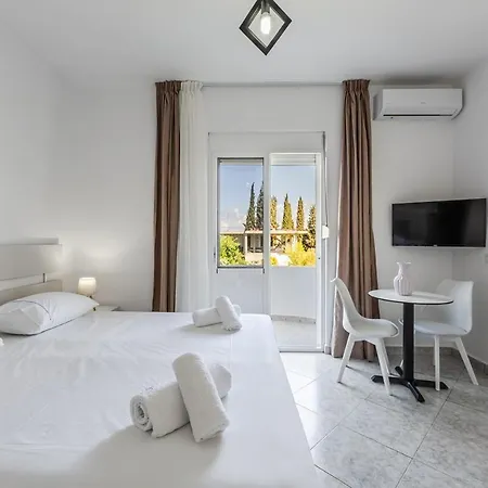 Peaceful With Views Apartment *