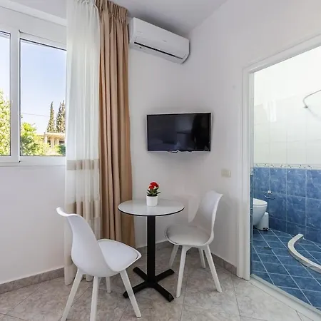 Peaceful With Views Apartment