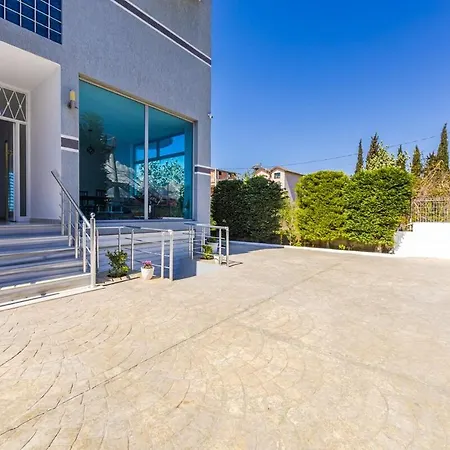 Peaceful With Views Apartment Golem (Tirana)