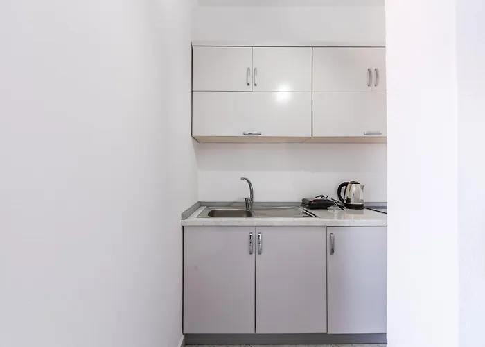 Peaceful With Views By Pikhost غوليم