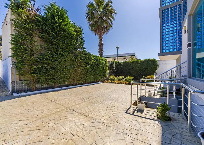 Peaceful With Views By Pikhost